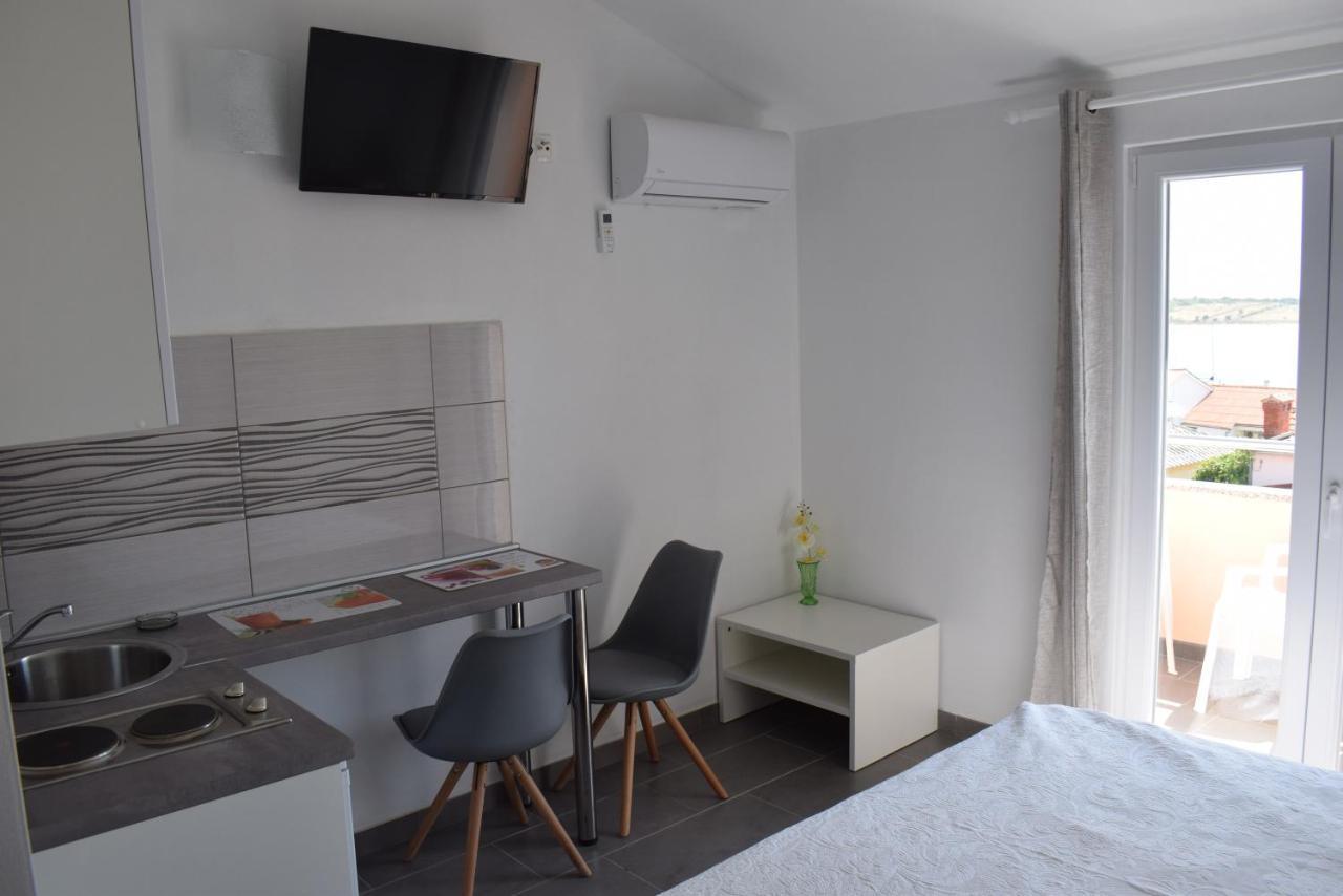 Apartmani Katica Novalja Eksteriør billede